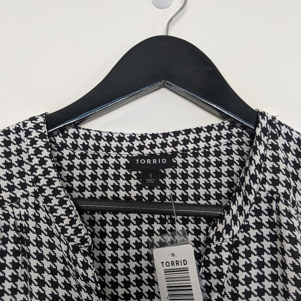 TORRID TOPS - Picture 6 of 10